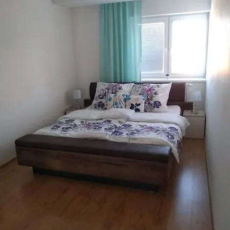 Naomi E12 * Nová Lesná