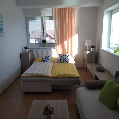 Naomi E12 Nová Lesná