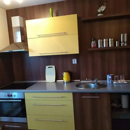 Naomi E12 Nová Lesná