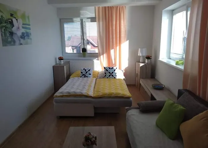 Naomi E12 Nová Lesná